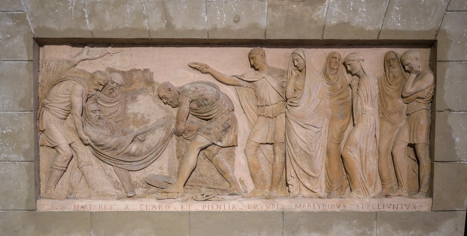 Chapelle centrale - Bas relief droit en terre cuite (Funérailles de Saint Nicaise)